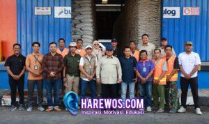 Di Tengah Sidak Gudang Bulog di Magelang, Prabowo Sapa dan Foto Bareng Pegawai