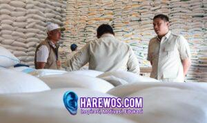 foto Prabowo Sidak Gudang Bulog Danurejo Pastikan Stok Beras Aman, Usai Beri Arahan Ketua DPRD Se-Indonesia