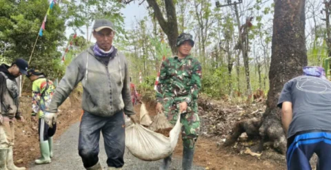 Hari-ke-13-TMMD-Kodim-Sukabumi-Selesai-Finishing-Jalan-Warga-Mekarjaya-Sambut-Bahagia