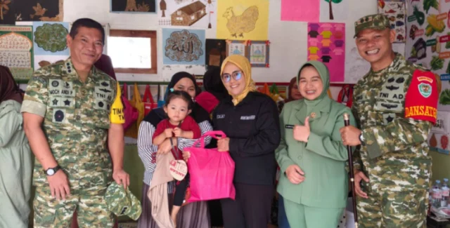 Tim-Wasev-TMMD-130-Sambangi-PAUD-Mawar-X-Mekarjaya-Kades-Wida-Yunita-Sampaikan-Apresiasi